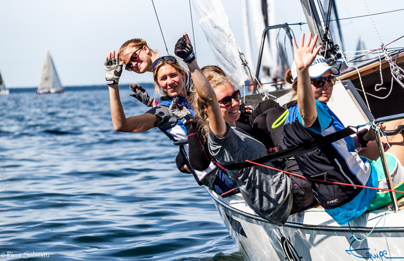 Paadis ainult tüdrukud - jahil Divine Intervention, roolis tubli Laser Radiali sõitja ja tänaseks spordikooli treeneriametit pidav Anne-Mari Luik - A. Le Coq 58. Muhu Väina regatt 2015 - foto Piret Salmistu 